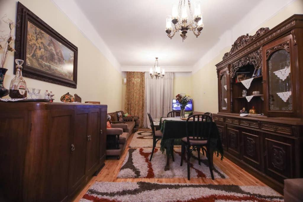 Quiet, Fully Refurbished Apartment In เทสซาโลนิกิ ภายนอก รูปภาพ