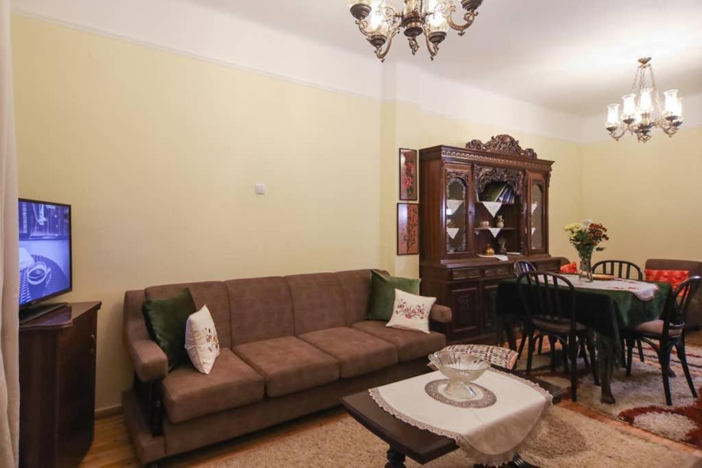 Quiet, Fully Refurbished Apartment In เทสซาโลนิกิ ภายนอก รูปภาพ