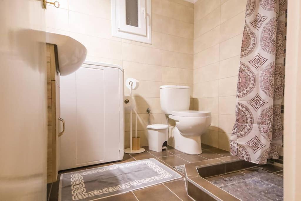 Quiet, Fully Refurbished Apartment In เทสซาโลนิกิ ภายนอก รูปภาพ