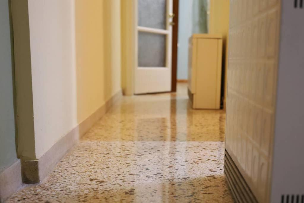 Quiet, Fully Refurbished Apartment In เทสซาโลนิกิ ภายนอก รูปภาพ